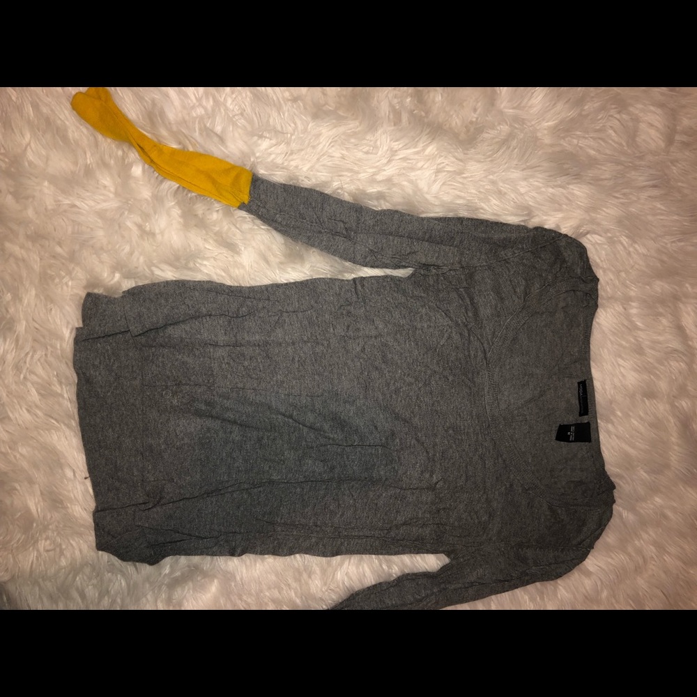 Moda long sleeve grey and yellow sweater